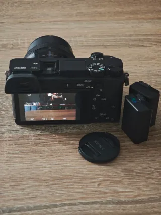 Sony a6300 + Objetivo 16-50mm | Vídeo 4K | 2 Bater