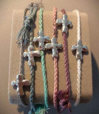 Pulseras Cruz Plateada