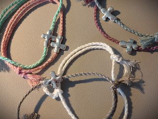Pulseras Cruz Plateada