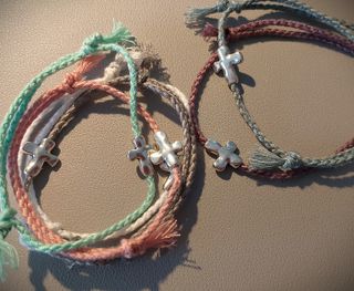 Pulseras Cruz Plateada