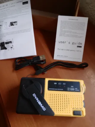 Radio de emergencia dinamo y carga USB