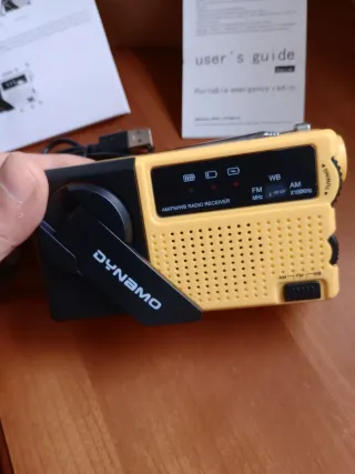Radio de emergencia dinamo y carga USB