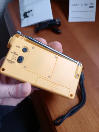 Radio de emergencia dinamo y carga USB