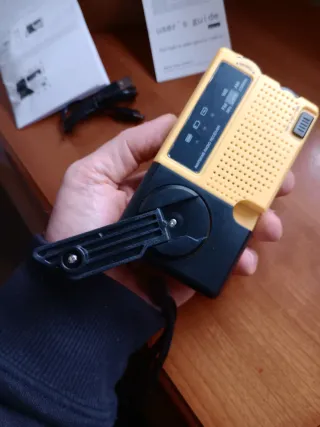 Radio de emergencia dinamo y carga USB
