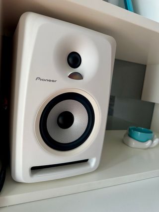 Monitor Pioneer Blanco