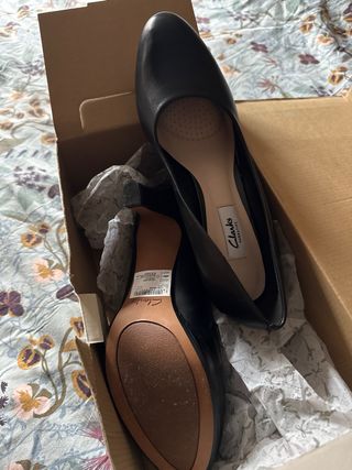 Zapatos de tacón Clarks negros de piel