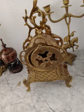 Reloj de sobremesa antiguo dorado