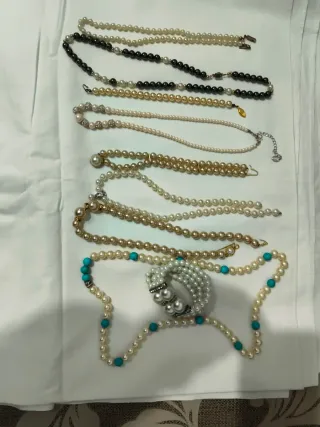 Lote Collares y pulseras Perlas Doradas y Blancas