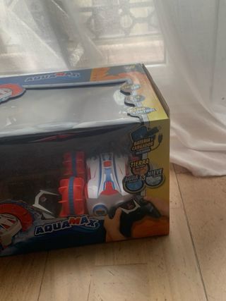 Coche teledirigido anfibio