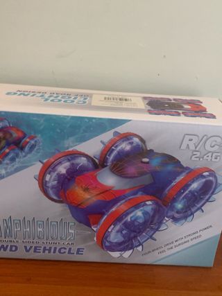 Coche teledirigido anfibio