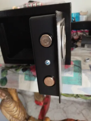 Caja fuerte con llaves y código