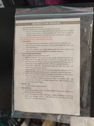 Caja fuerte con llaves y código