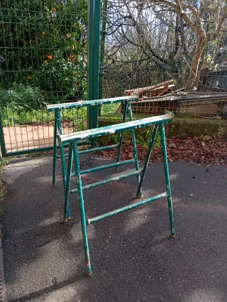 Caballete metálico plegable