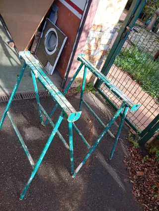 Caballete metálico plegable