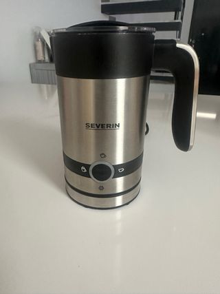 Cafetera Nespresso Essenza Mini + Espumador leche