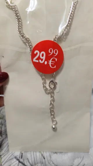 Collar con flores y cadenas