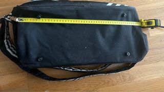 Bolsa de deporte Adidas negra y blanca