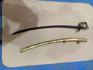 Espada antigua con funda