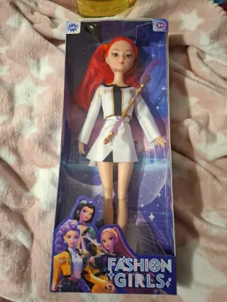 Muñeca Fashion Girls con varita mágica