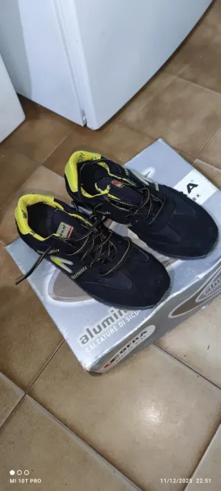Zapato de seguridad Cofra negro y amarillo