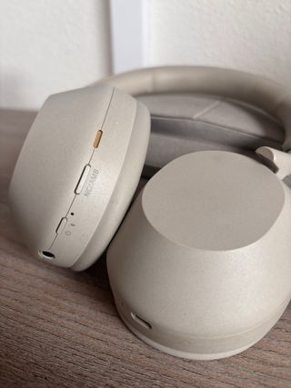 Sony WH-1000XM5 + Estuche + Accesorios