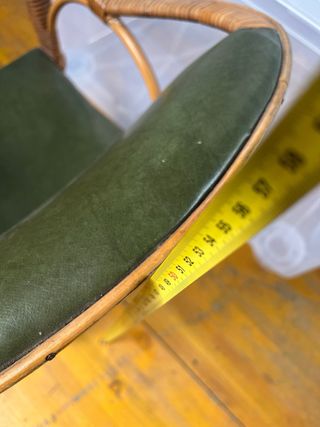 Sedia vintage in rattan e pelle verde con dondolo