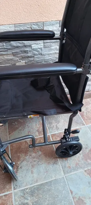 Sedia a rotelle pieghevole leggera