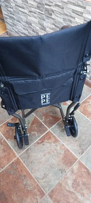 Sedia a rotelle pieghevole leggera