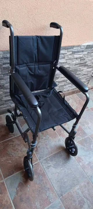 Sedia a rotelle pieghevole leggera