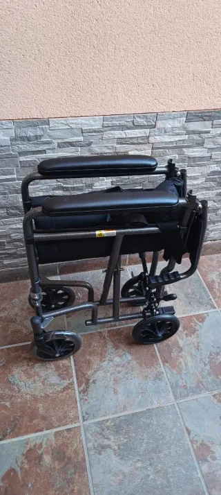 Sedia a rotelle pieghevole leggera