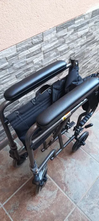 Sedia a rotelle pieghevole leggera