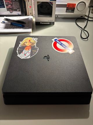 PS4/ 2 controller e 3 giochi.