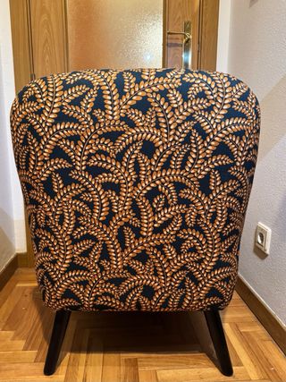 Sillón tela estampado hojas naranja
