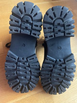 Botas charol tipo Dr Martins T.39