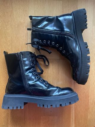 Botas charol tipo Dr Martins T.39