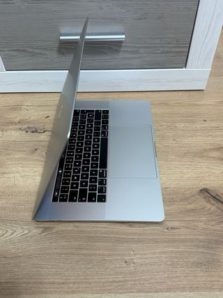 MacBook Pro 15 Touch Bar i7 16GB SSD 256GB