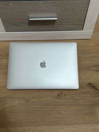MacBook Pro 15 Touch Bar i7 16GB SSD 256GB