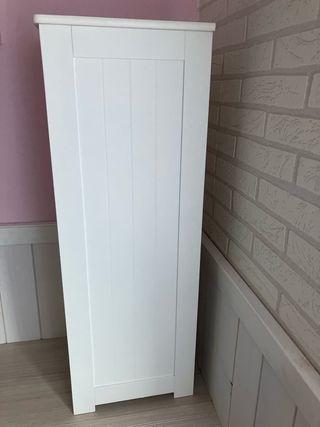 Cajonera blanca de madera