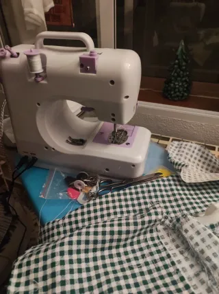 Máquina de coser multifuncional