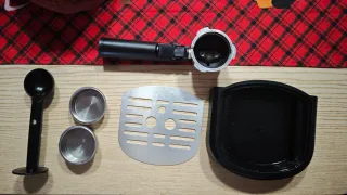 Cafetera Cecotec Negra y Plateada