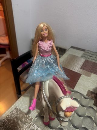 Barbie con caballo blanco