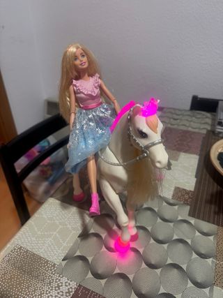 Barbie con caballo blanco