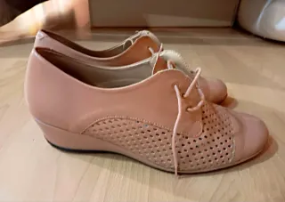 Zapatos Pitillos Beige/Rosa Cordones Perforados