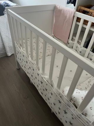 Cuna de bebé blanca