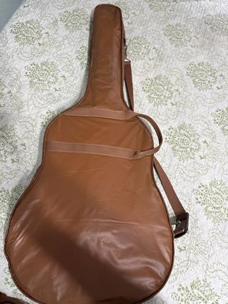 vendo guitarra +Funda para guitarra marrón