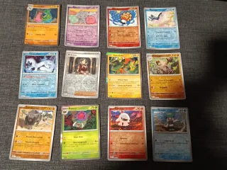 Lote 57 Cartas Pokémon Holo y Reverse Holo.