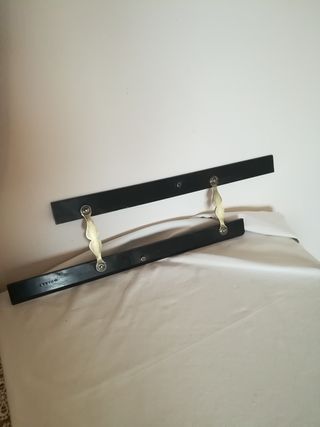 Vecchio righello nautico in legno e metallo