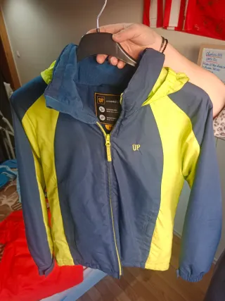 Abrigo Universal People azul y amarillo Talla M