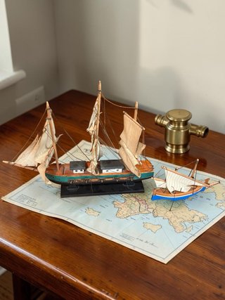 Pareja de Barcos de madera decorativos