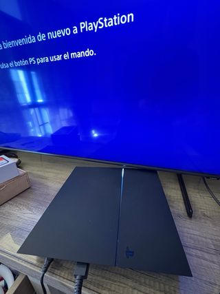 PS4 500GB Negra (CUH-1216A) + un mando